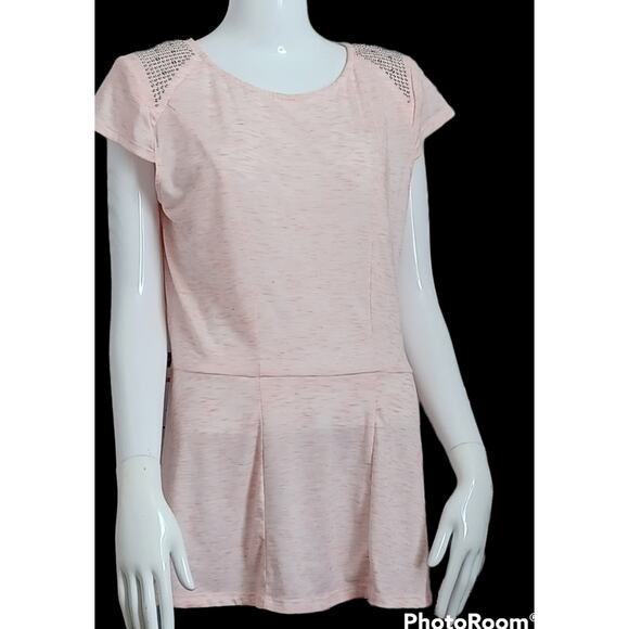 GUESS Short Sleeve Peach Top with Metal Stud Embellishments Size LARGE - Picture 1 of 5